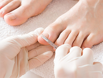 爪カットや甘皮処理